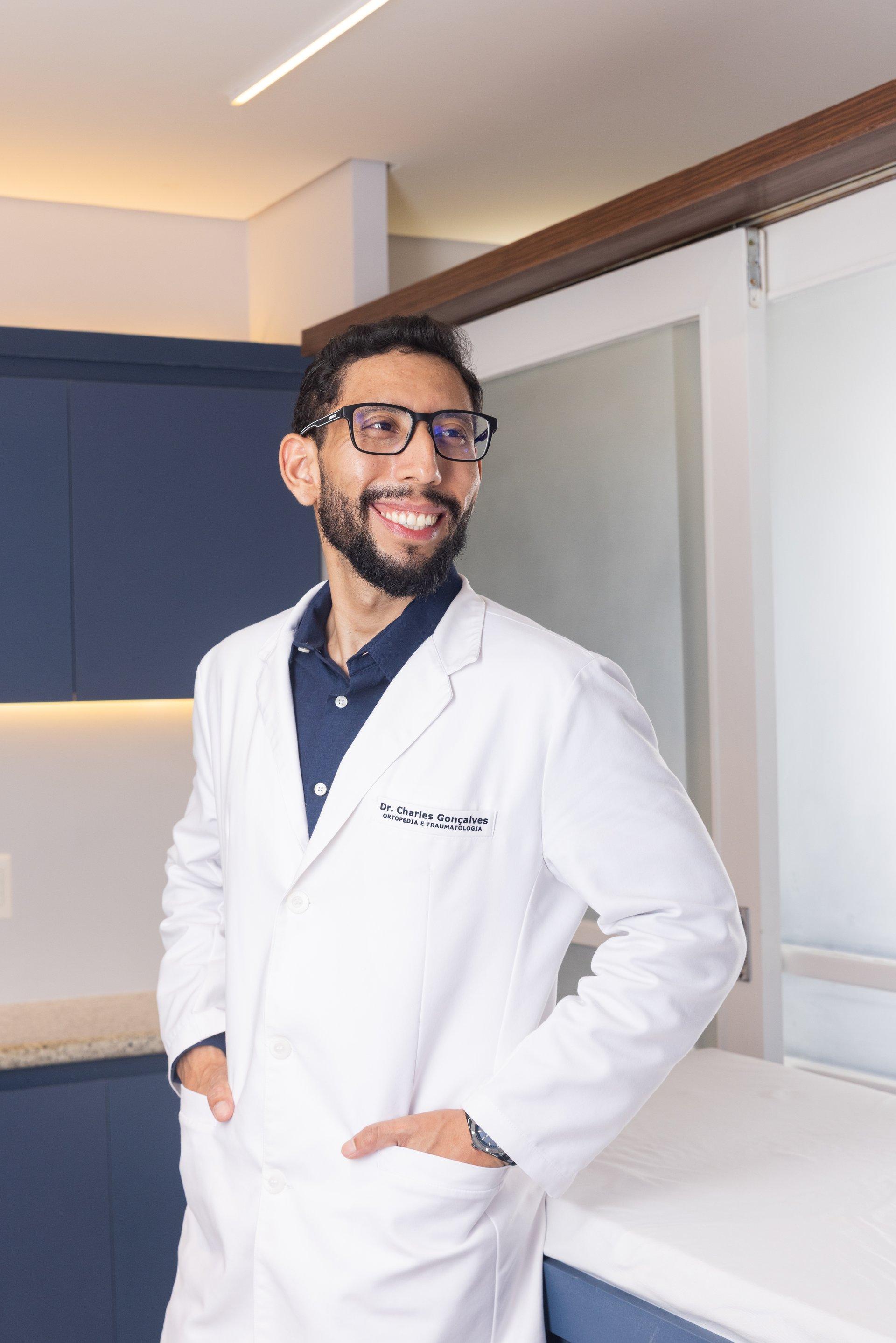 Dr. Charles Gonçalves